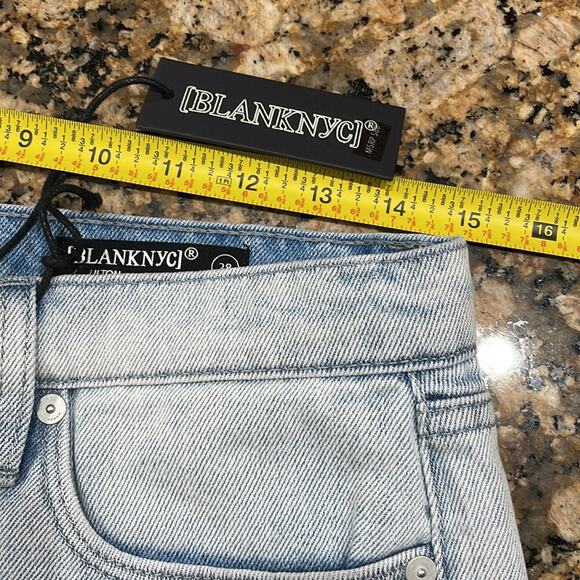 Blank NYC The Fulton Roll Up Midrise Shorts NWT Light Wash - Picture 8 of 9